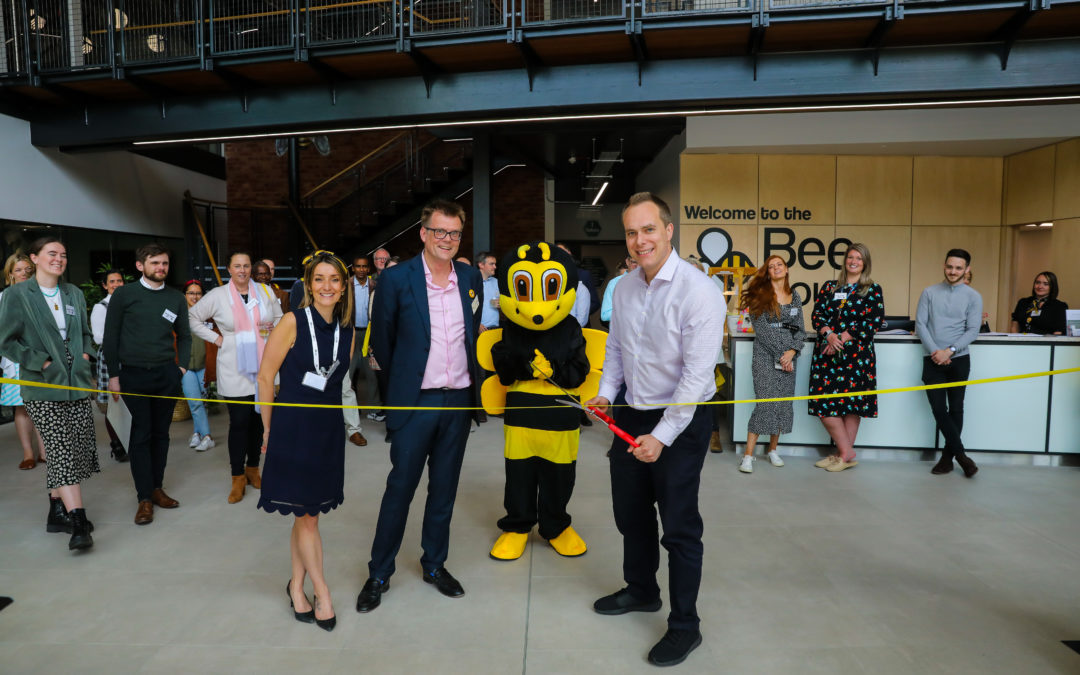 David Johnston MP opens Bee House